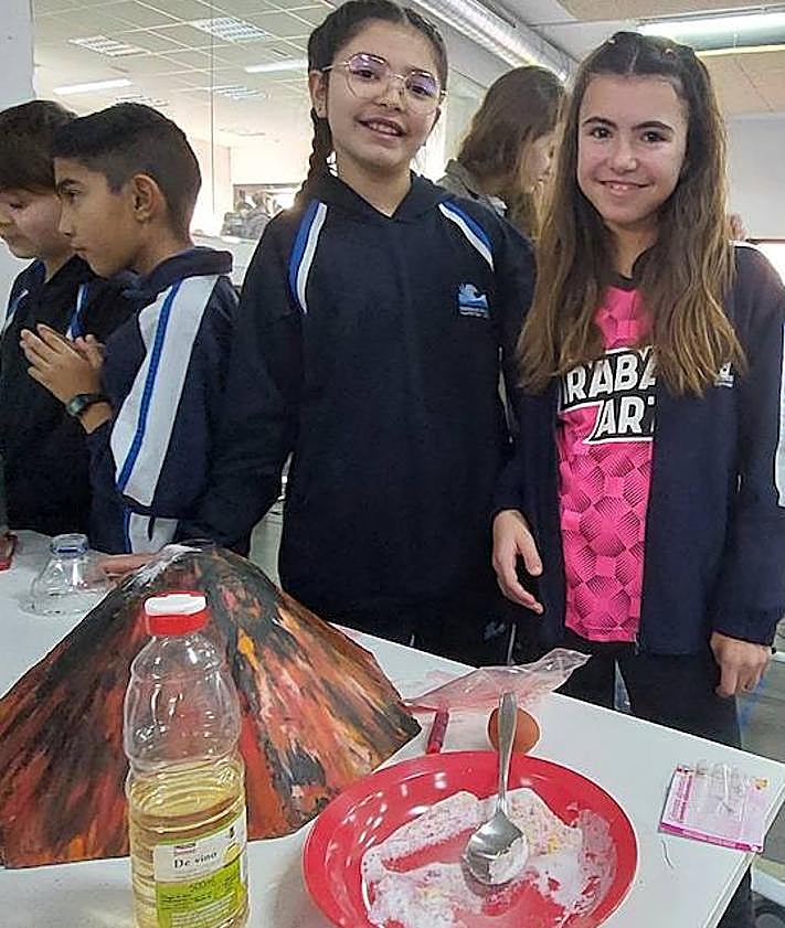 Imagen secundaria 2 - El futuro de la ciencia se muestra en Ortuella