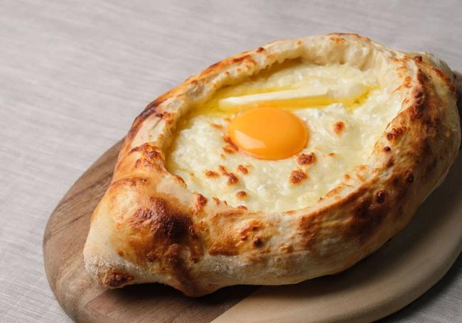 Adjaluri khachapuri.