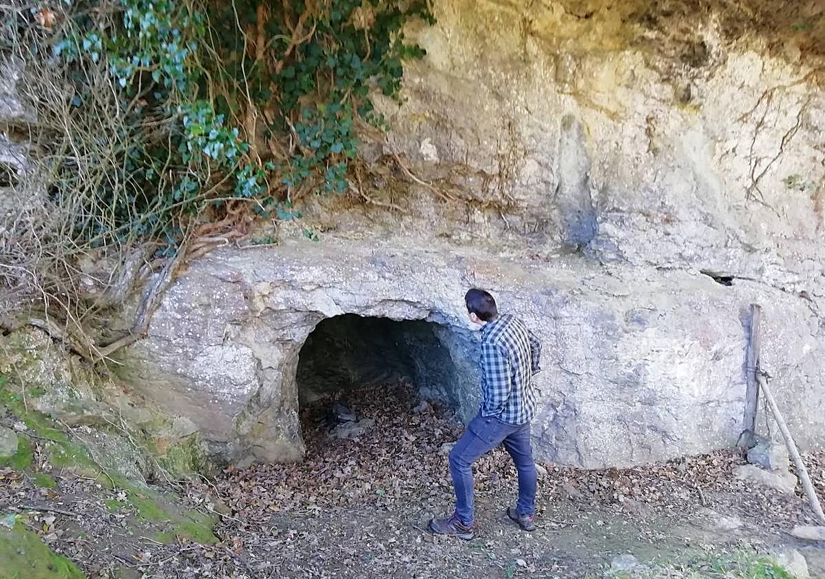Abrigo en galeria de mina de Akendibar, uno de los puntos del itinerario.