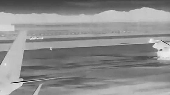 Muere un pasajero absorbido por la turbina de un avión