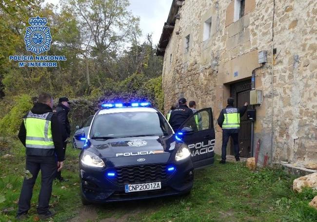 Exterior del caserío donde se hallaron las plantas de marihuana.