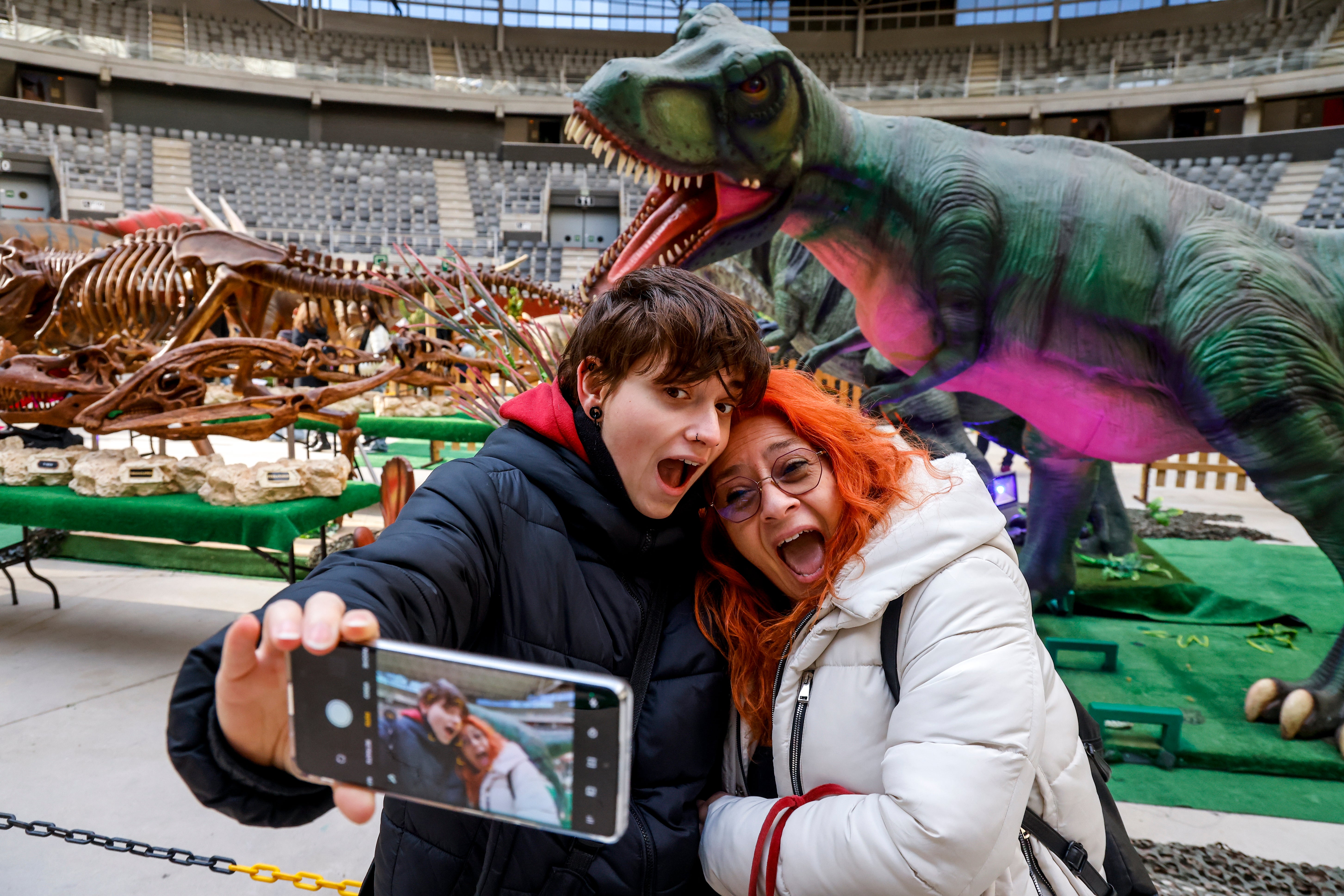 Los dinosaurios rugen en el Iradier Arena