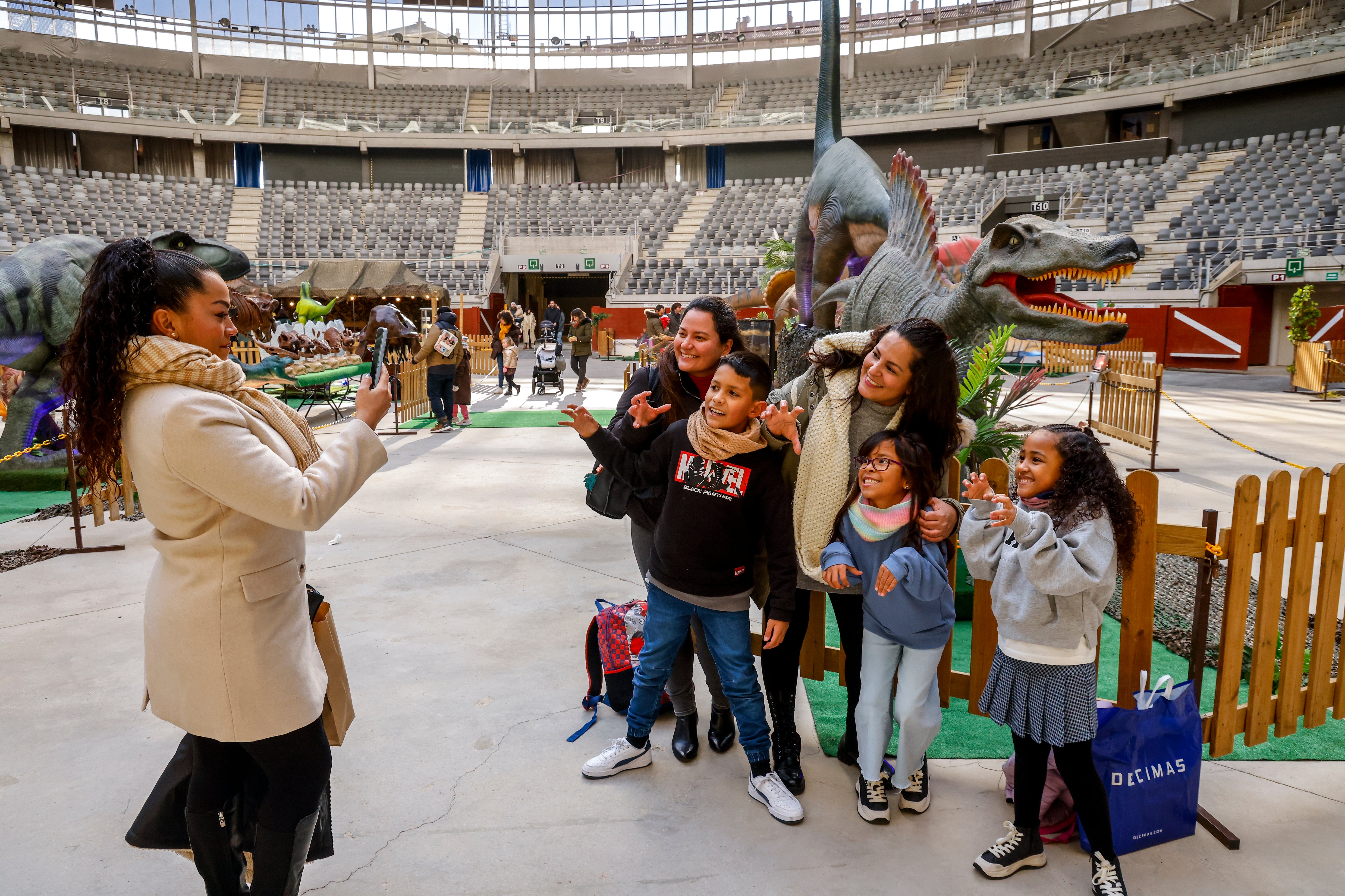 Los dinosaurios rugen en el Iradier Arena