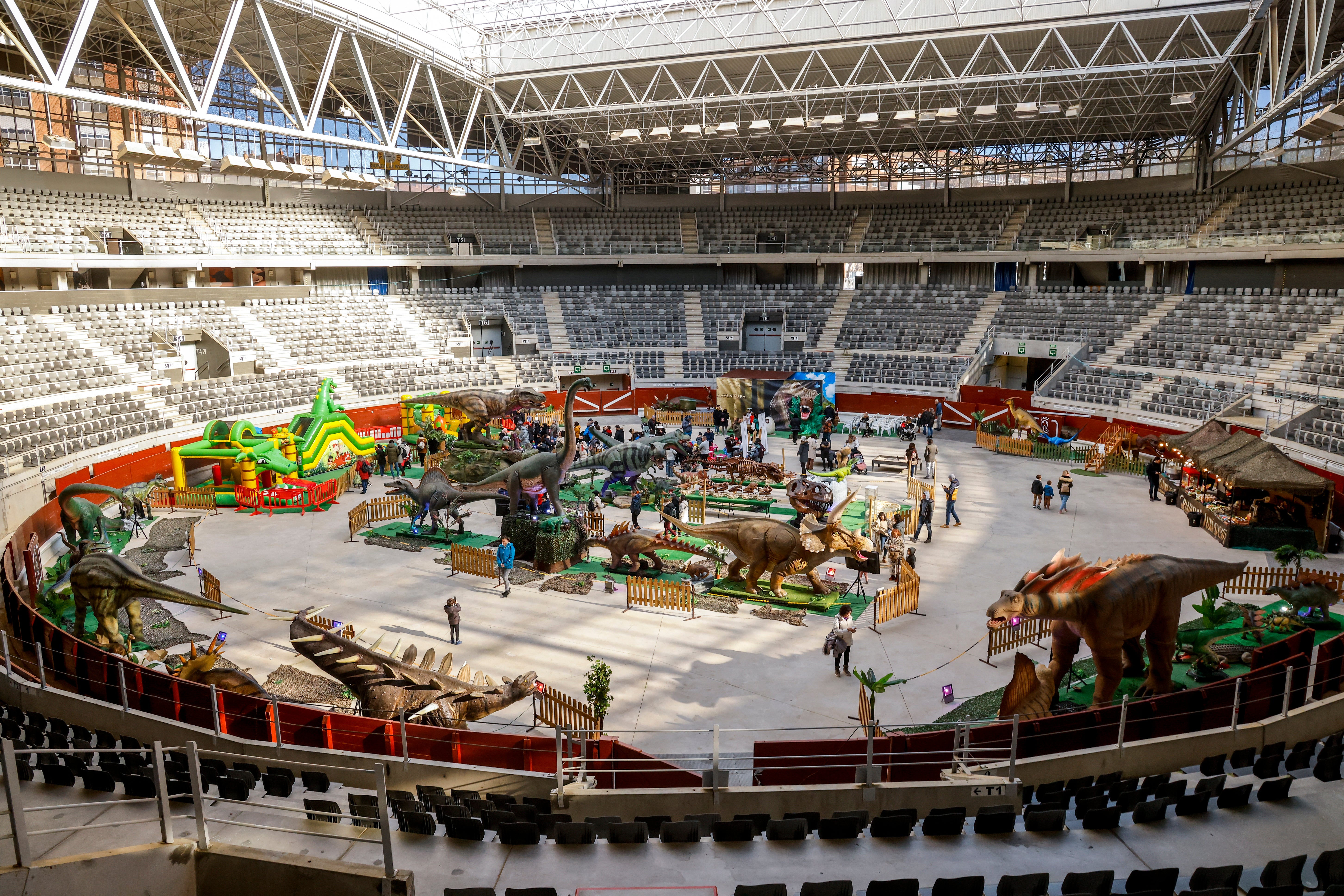 Los dinosaurios rugen en el Iradier Arena