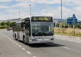 La oferta del transporte público no resulta competitiva en comparación al vehículo privado.