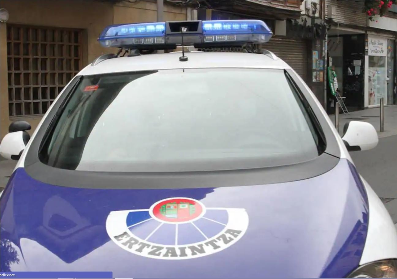 Dos detenidos en Bilbao tras romperle la nariz a un hombre para robarle el móvil