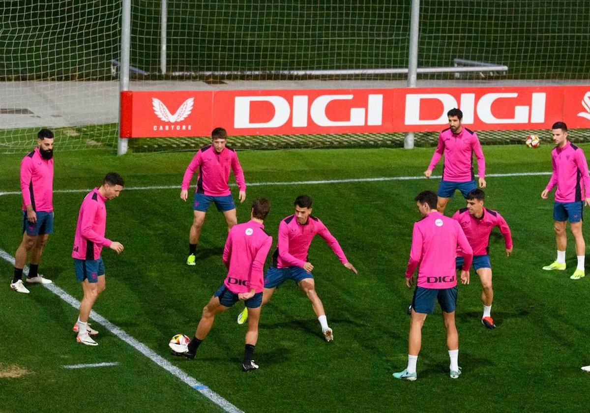 El equipo, en el entrenamiento de este martes.