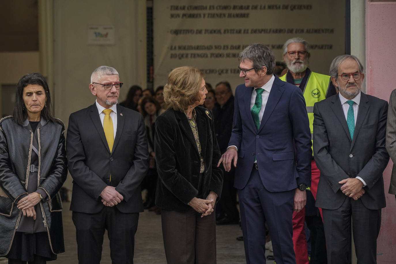 La emérita Sofía visita Vitoria para conocer de cerca la labor del Banco de Alimentos de Álava