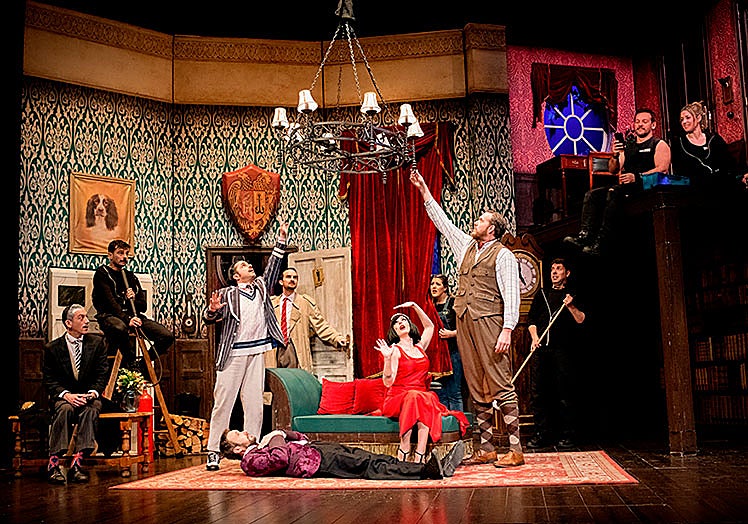 Actores en un momento de la obra 'La función que sale mal'.