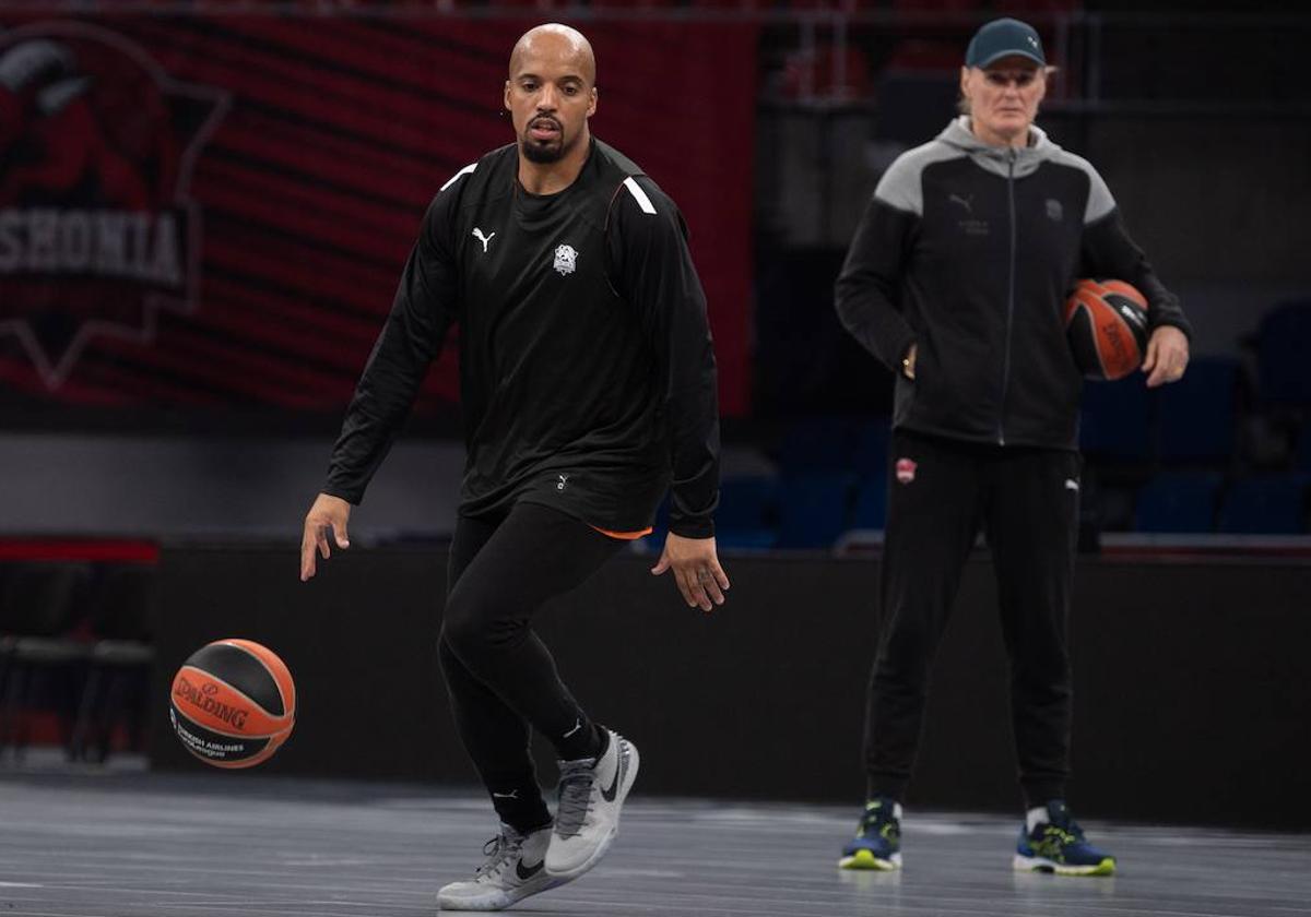 El reencuentro de Jordan Theodore con Dusko Ivanovic más de cuatro años después.