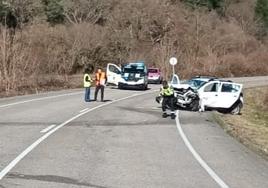 Un vizcaíno muerto y dos heridos al chocar dos vehículos en Villasana de Mena