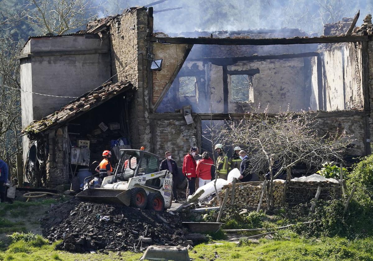 Un incendio en marzo de 2022 en un caserío de Okondo acabó con la vida de tres hermanos.