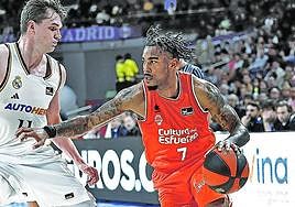 Chris Jones es la gran referencia taronja en el puesto de base.