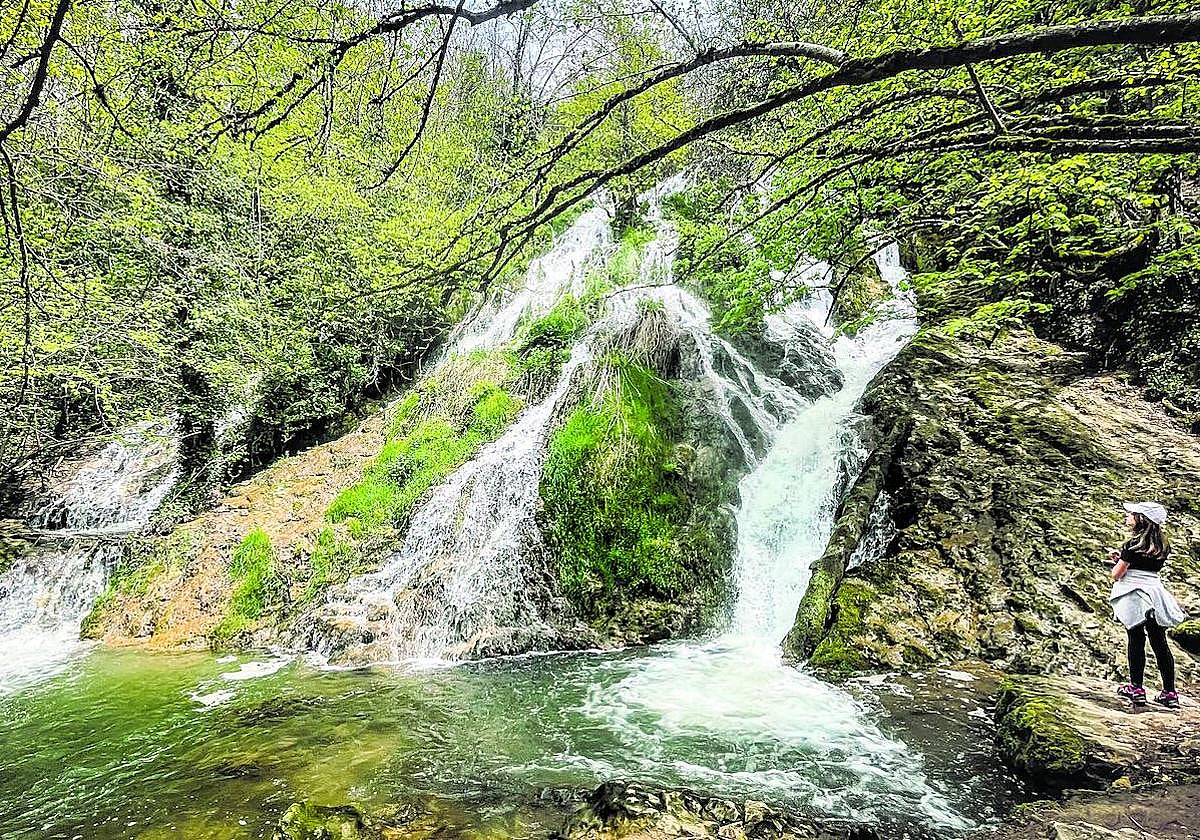 La cascada de las Herrerías es la joya de la corona de este recorrido.