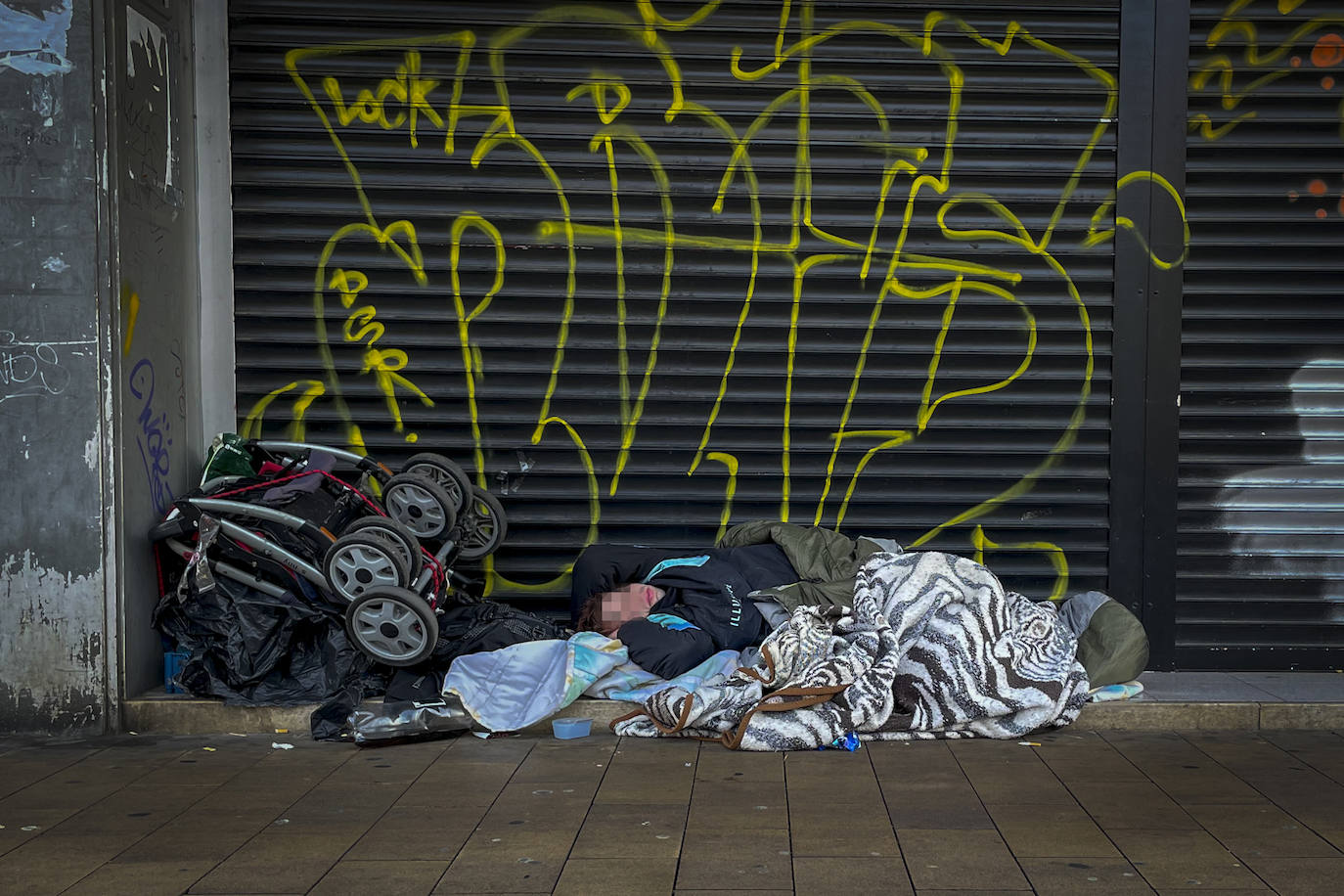 Colectivos sociales denuncian que cada vez es más frecuente ver a personas durmiendo en la calle.