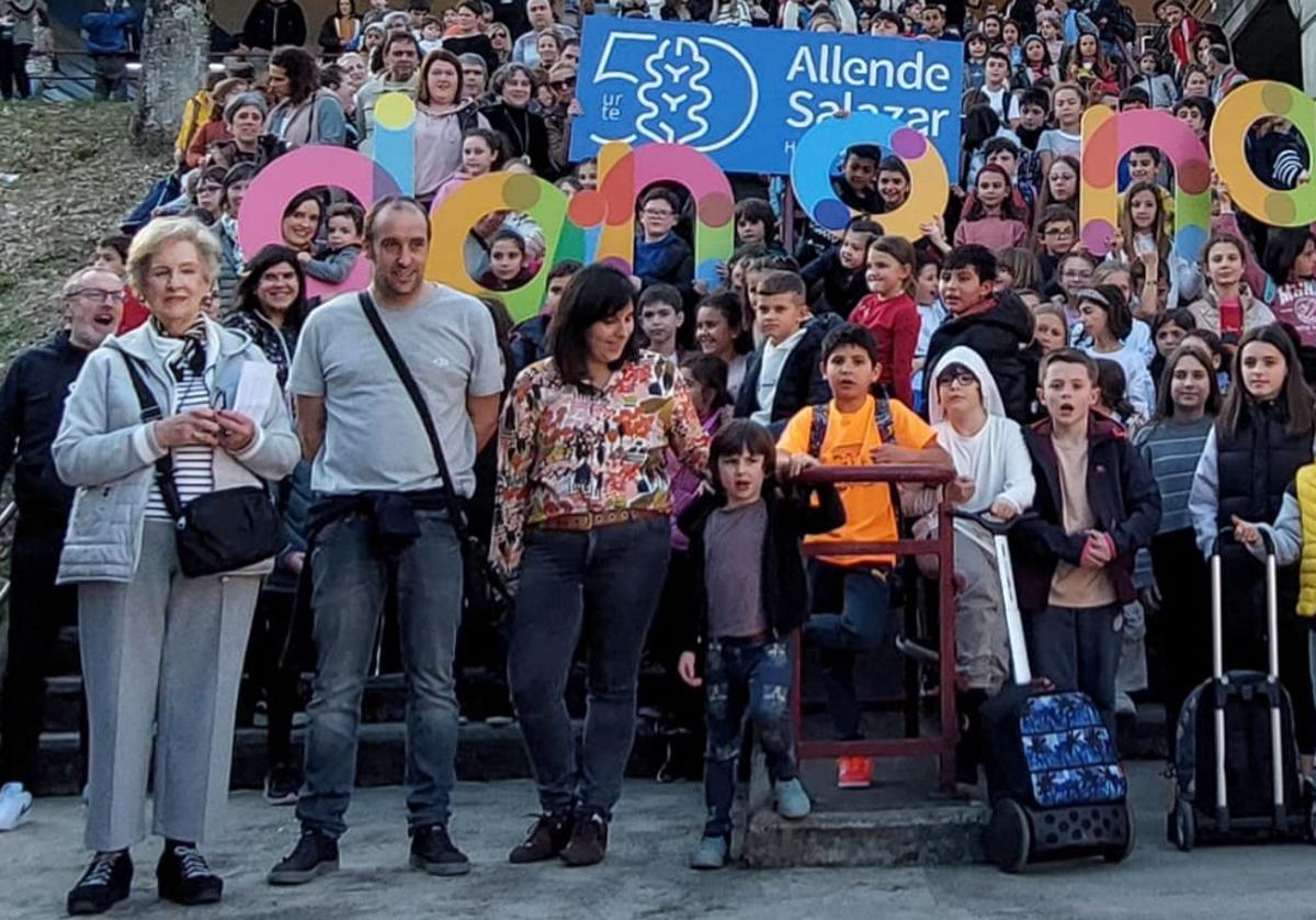 El colegio público Allende Salazar ha avanzado esta tarde su programa del 50 aniversario.