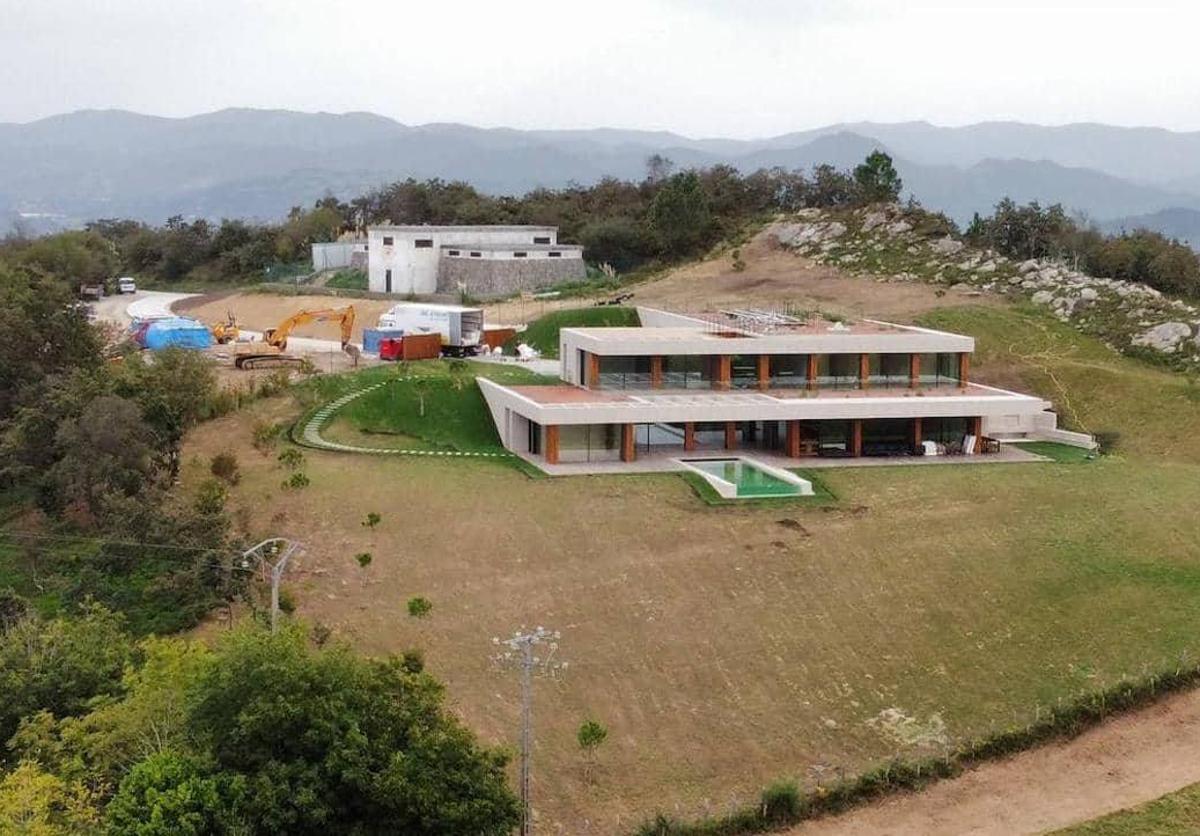 Villa construida en la cumbre de Txalin (Igeldo), cuya edificación ha sido declarada no ajustada a Derecho por sentencia de un juzgado donostiarra.