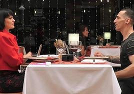 Un italiano desvela en 'First Dates' que usa un «pepino congelado» como juguete sexual