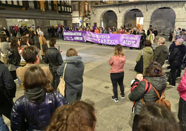 Concentración en Tolosa ayer por la tarde en repulsa por las dos agresiones sexuales denunciadas por dos mujeres.