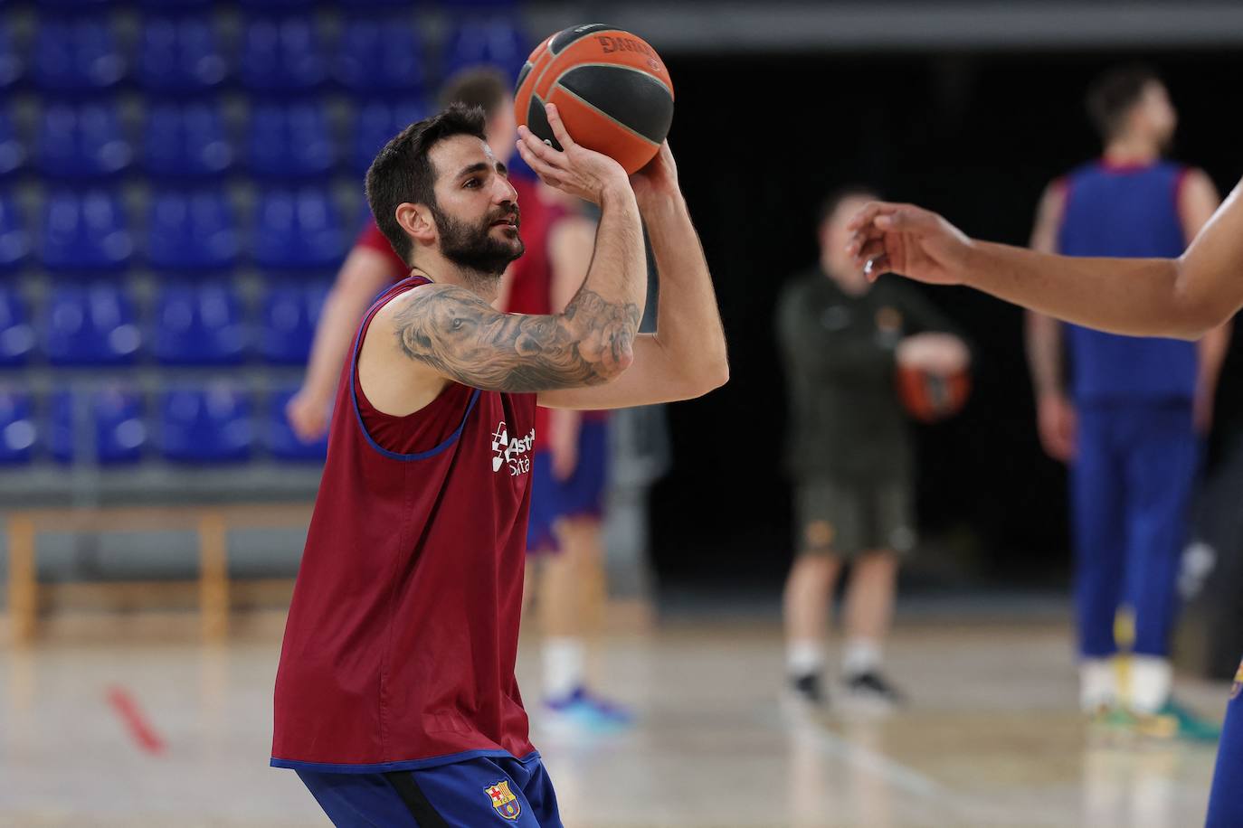 Rubio durante el entrenamiento en pista con sus compañeros del Barça, este martes.