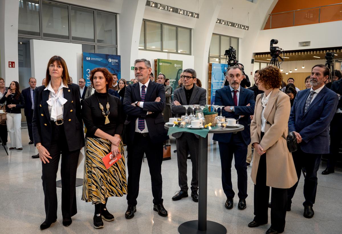 La firma ha tenido lugar el Edificio del Ensanche en Bilbao.