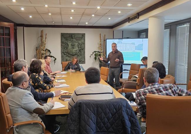 Imagen de la primera mesa de turismo del Ayuntamiento de Barakaldo.