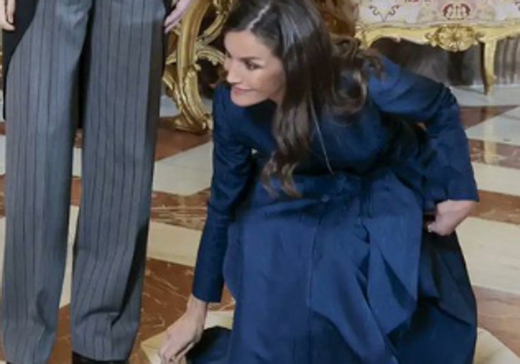 El percance de la reina Letizia durante una recepción en el Palacio Real