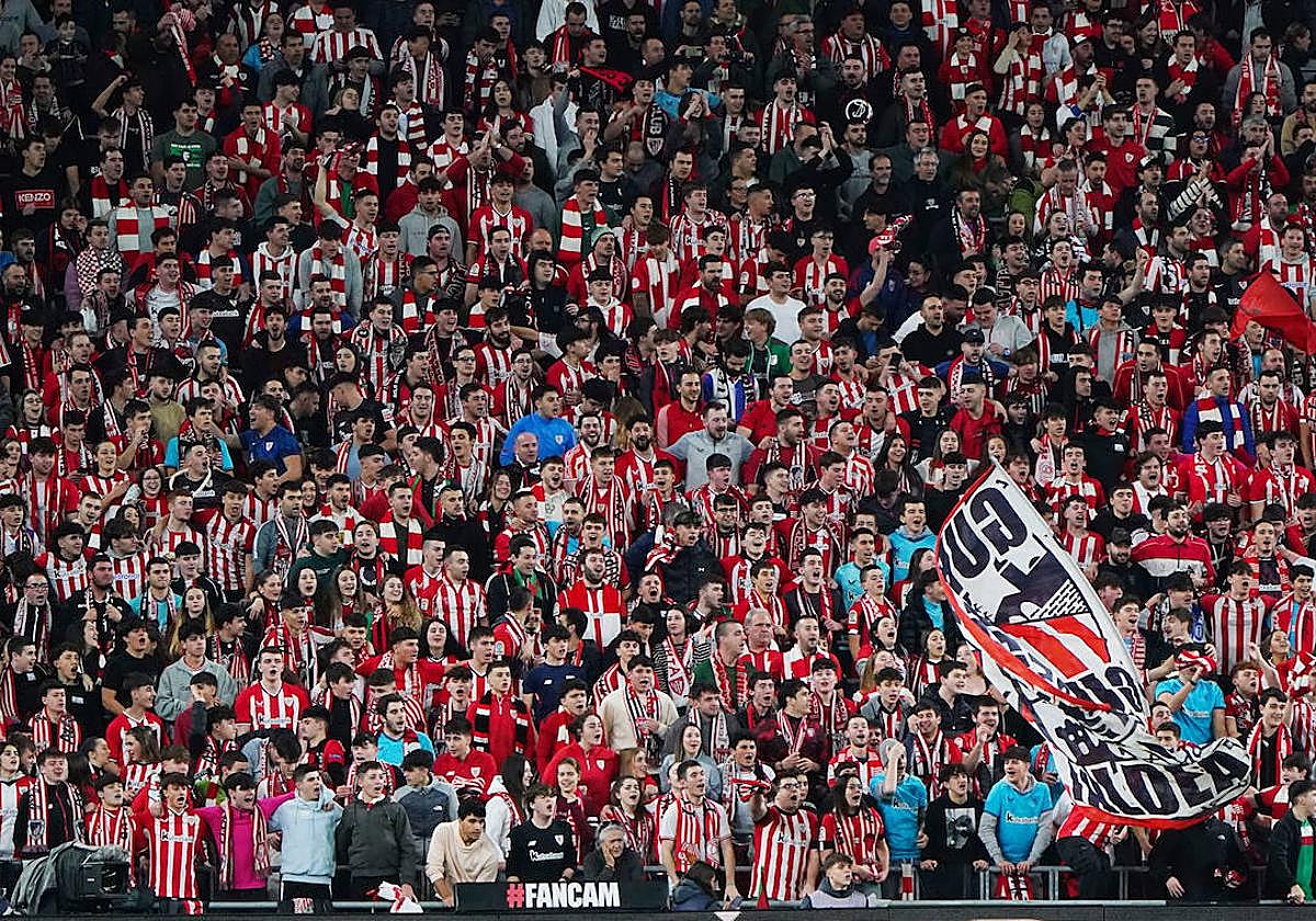 La grada de animación volvió a llevar en volandas a los rojiblancos.