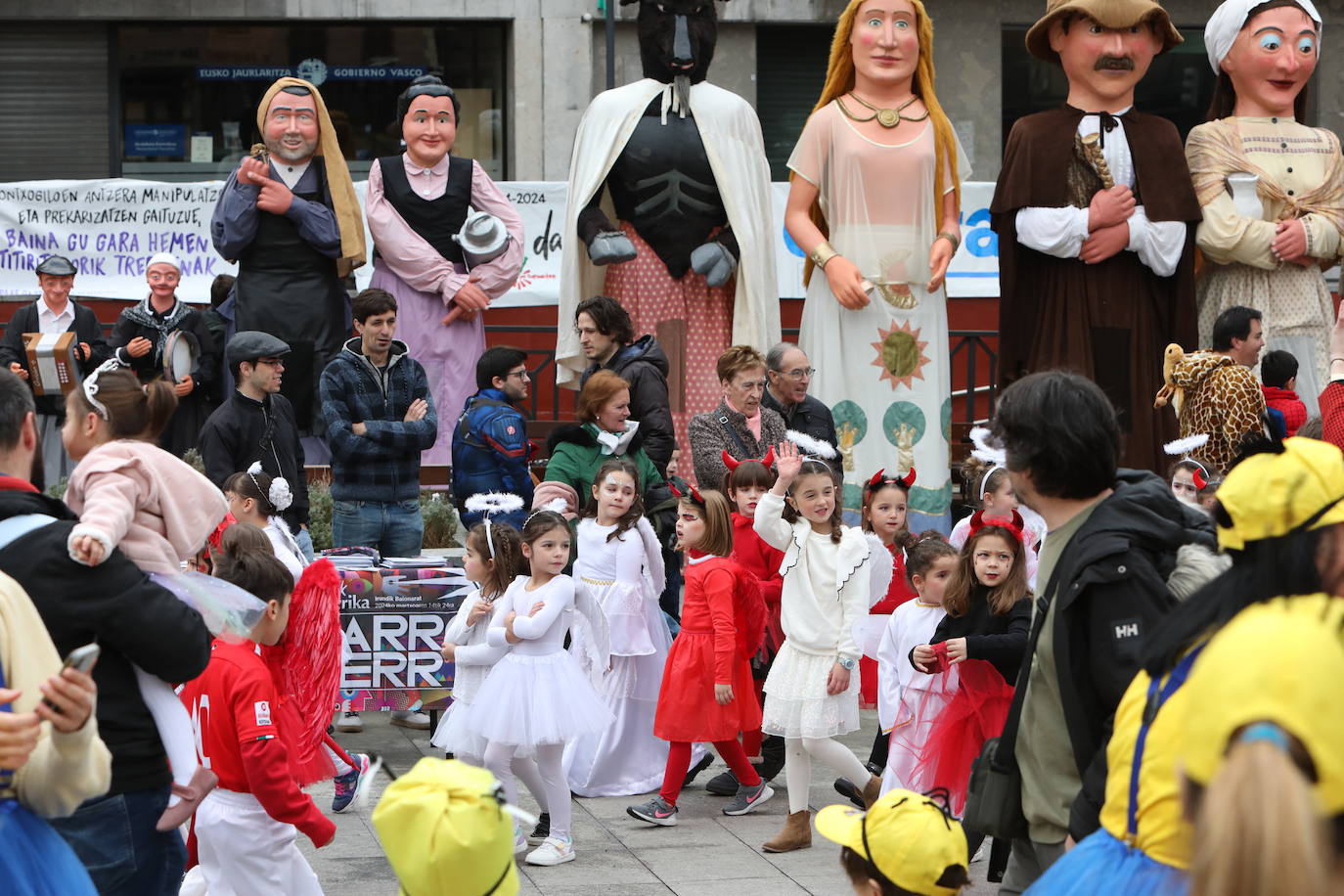 Desfile del Carnaval de Deusto, en imágenes