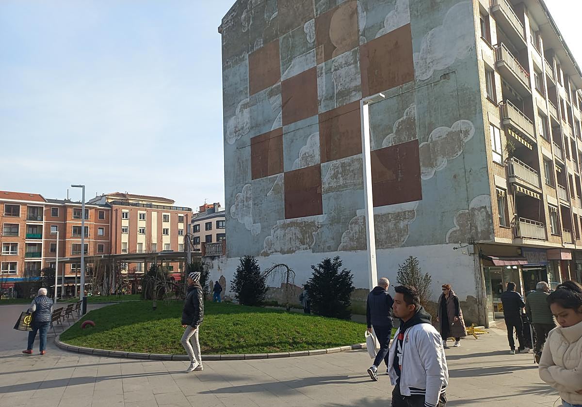 El mural de la ajedrez lleva años en deteriorado estado.