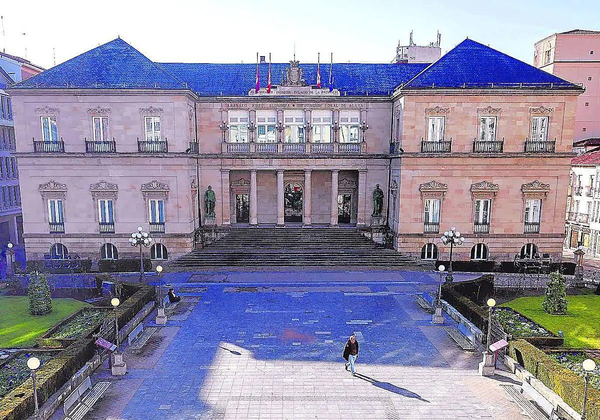 La administración general de la Diputación está compuesta de 953 puestos y ahí no se incluyen entidades como el IFBS.