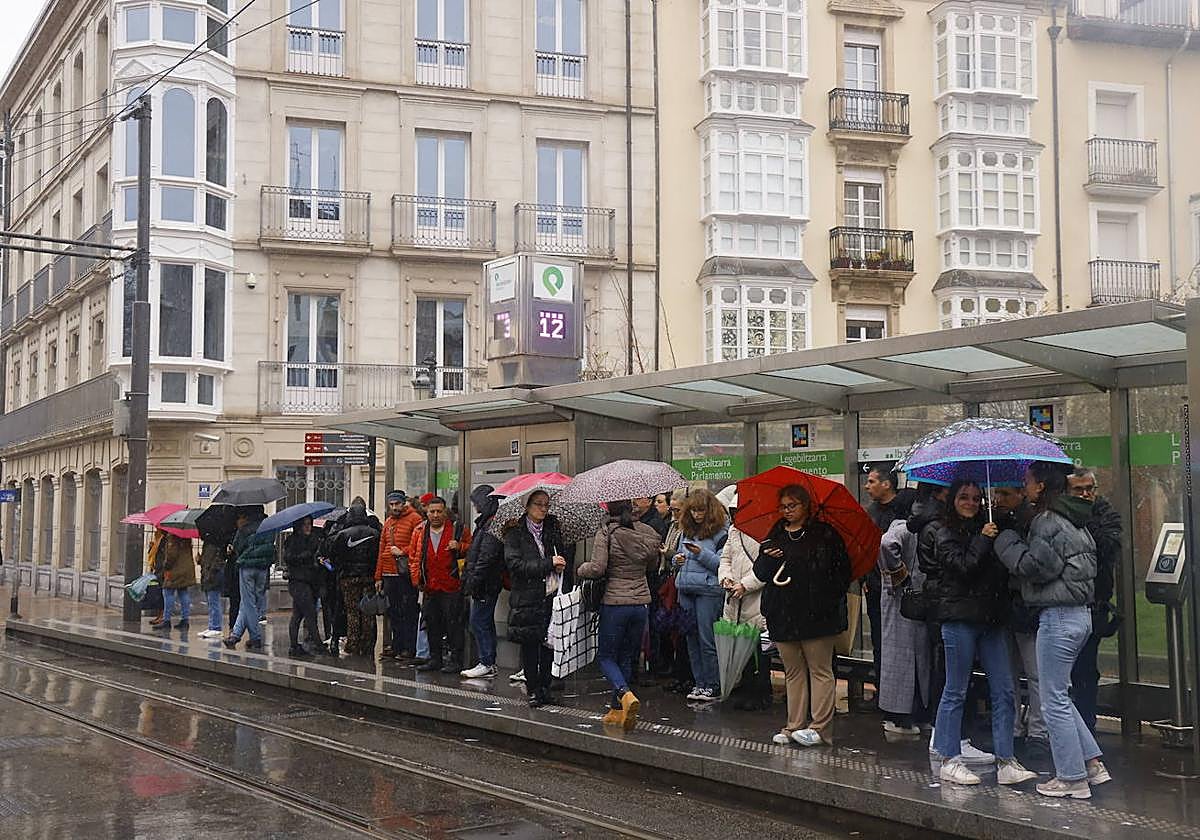 Usuarios del tranvía, en una jornada anterior.