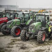 Una histórica tractorada protesta en Júndiz tras causar atascos en Vitoria y Rioja Alavesa