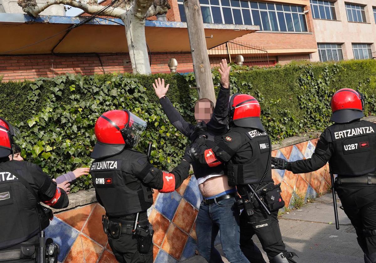 Los momentos más tensos de la protesta en Betoño