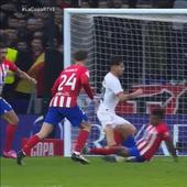 ¿Es roja a Reinildo en el penalti? ¿Y la entrada de Griezmann a Sancet?