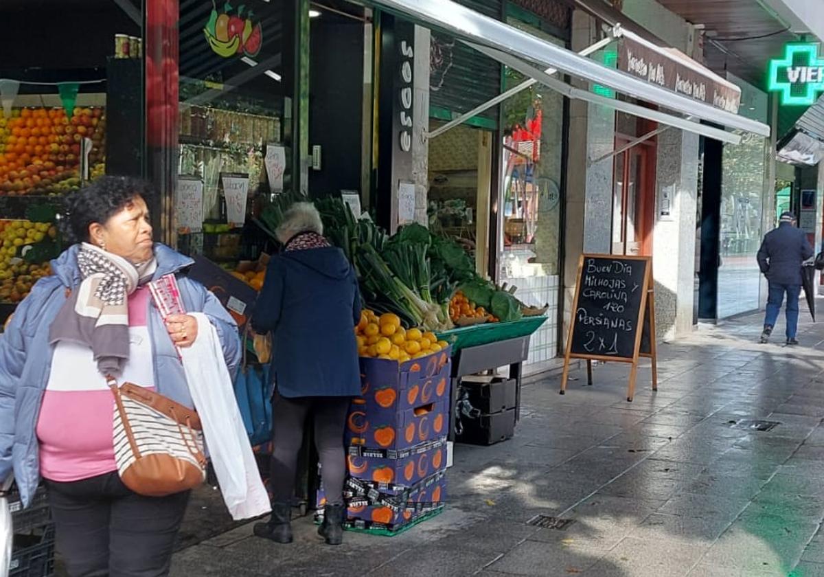 La calle Telletxe aglutina a un buen numero de comercios de Algorta.