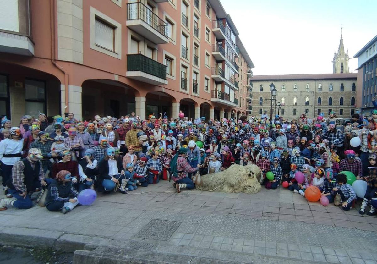 Centenares de niños y jóvenes volverán a salir con sus máscaras por las calles de Durango.