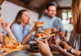 La oferta de empleo más jugosa: pagan 1.000 euros por catar pizzas durante dos días