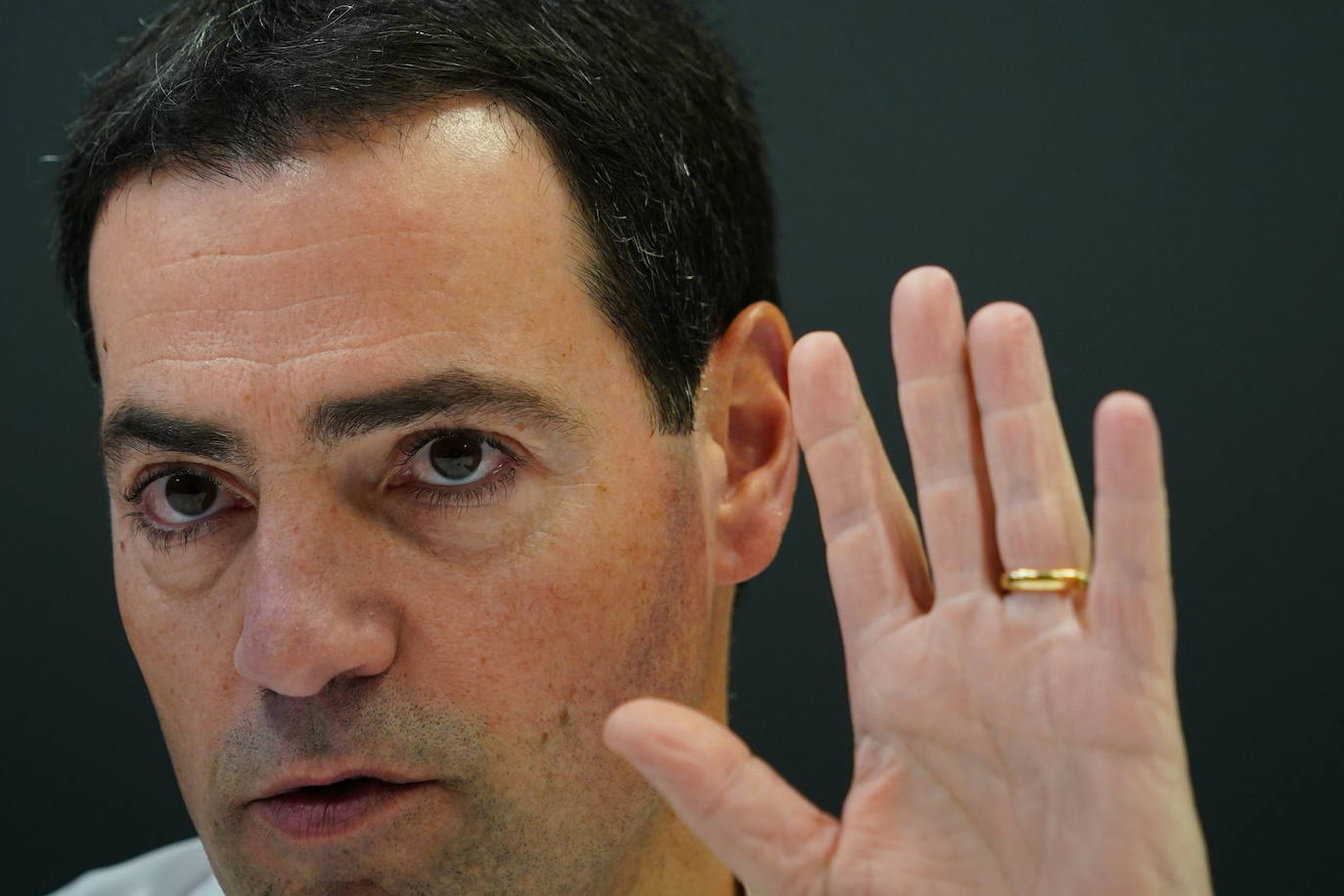 Imanol Pradales, candidato del PNV, en una entrevista.