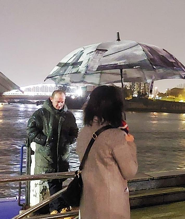 Imagen secundaria 2 - Decenas de vecinos despiden al gasolino de Erandio