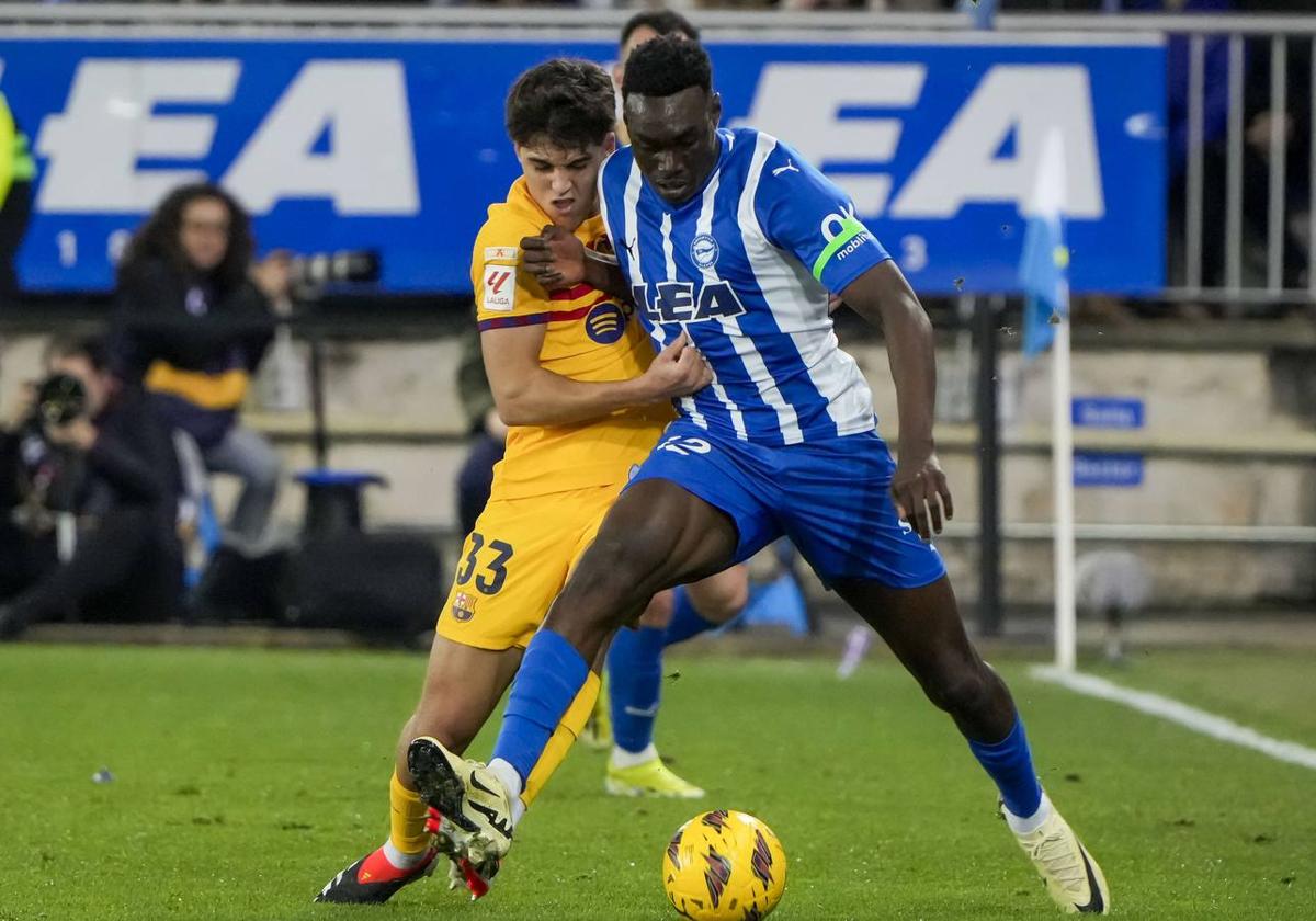 Samu Omorodion durante el partido de Liga del Alavés con el Barça.