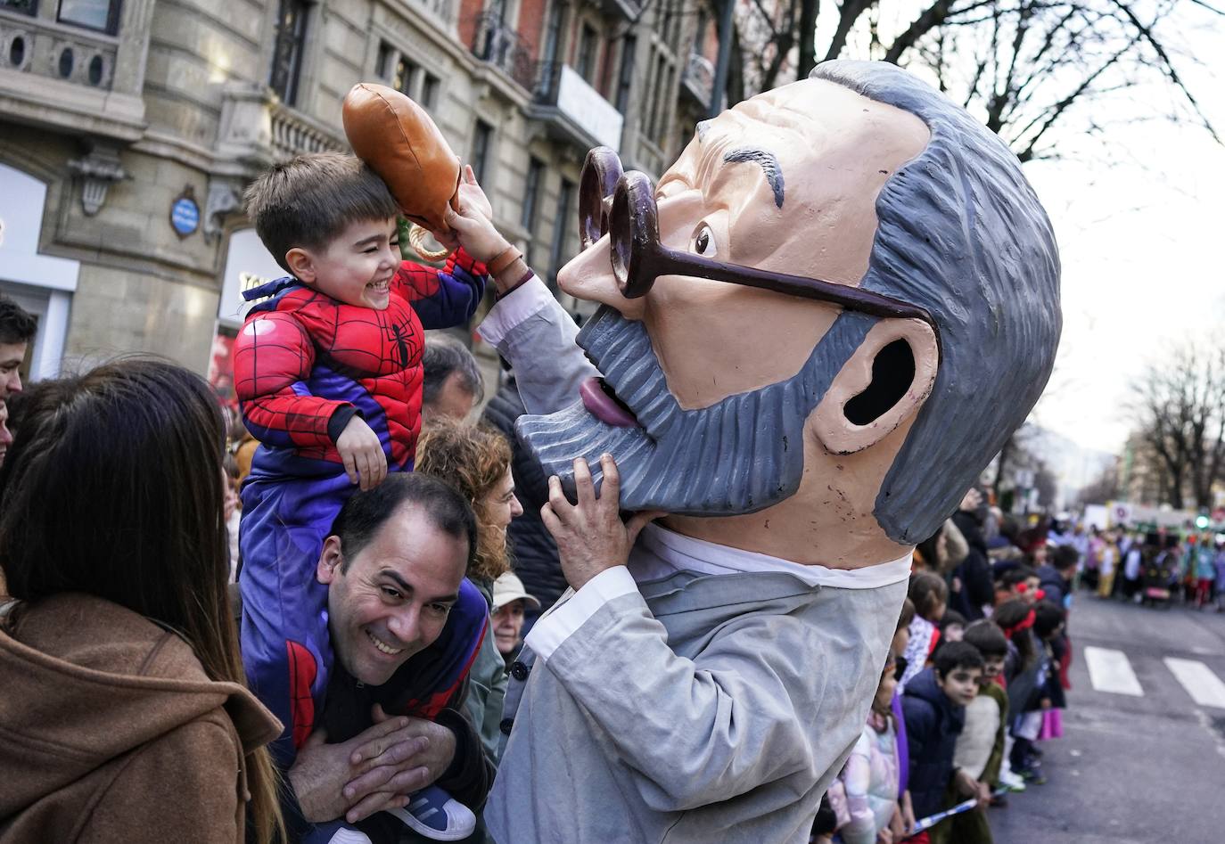 La irreverencia y diversión del Carnaval toman Bilbao