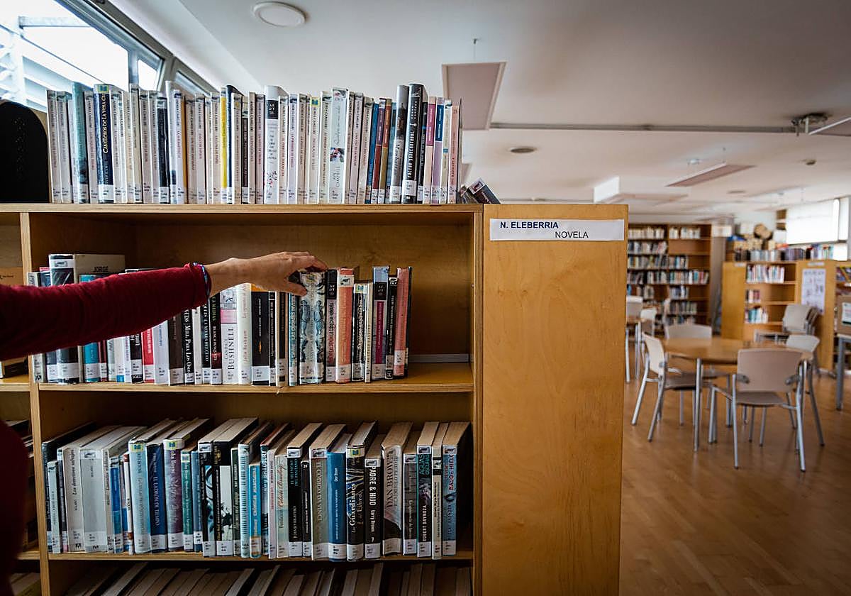 Biblioteca municipal del centro cívico Aldabe.