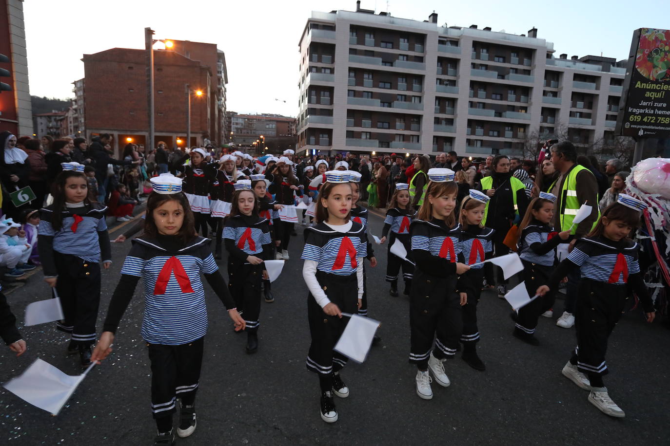 Basauri se entrega a la diversión de los carnavales