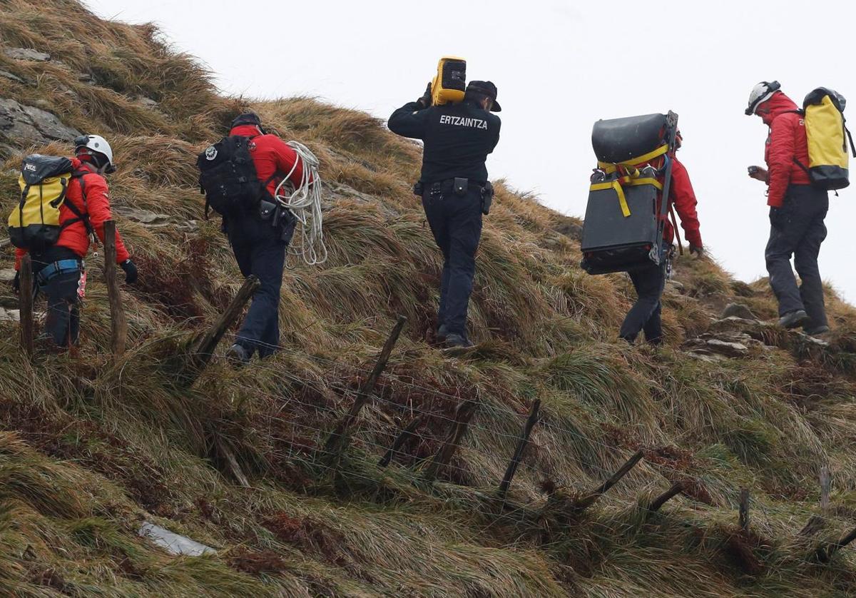 Un equipo de rescate en montaña.