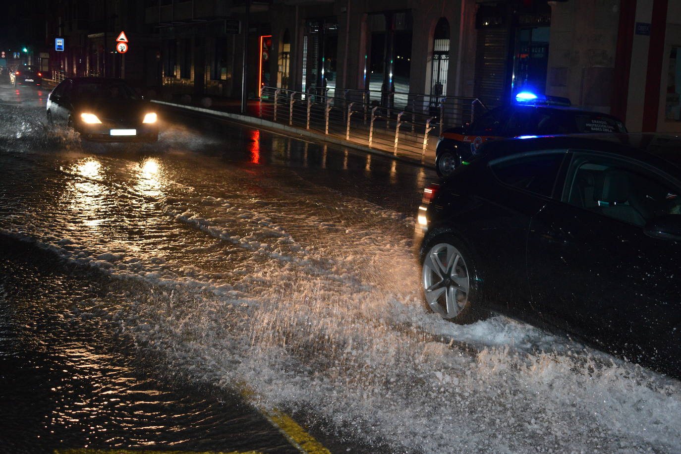 La pleamar provoca inundaciones en Erandio y Bilbao