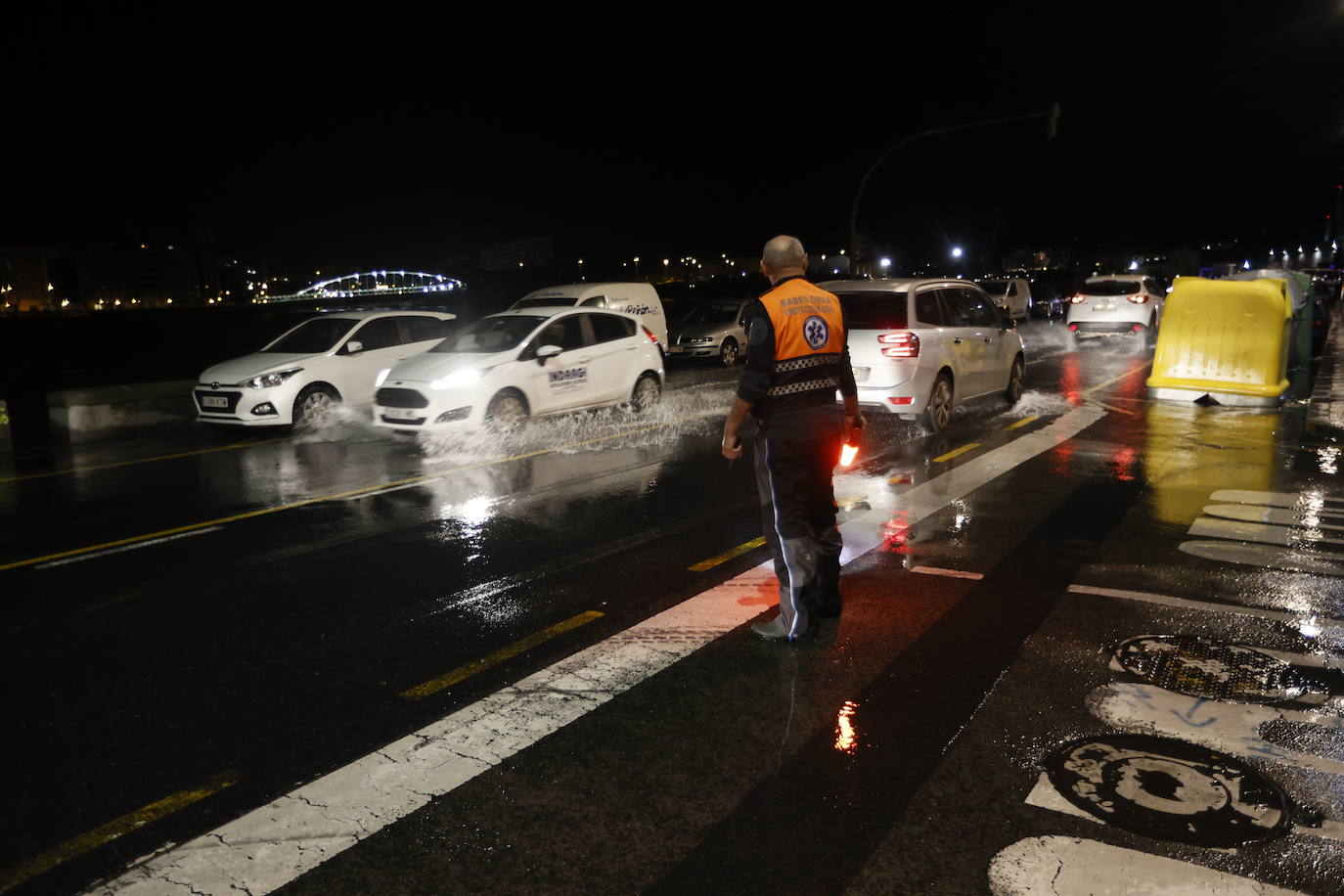 La pleamar provoca inundaciones en Erandio y Bilbao