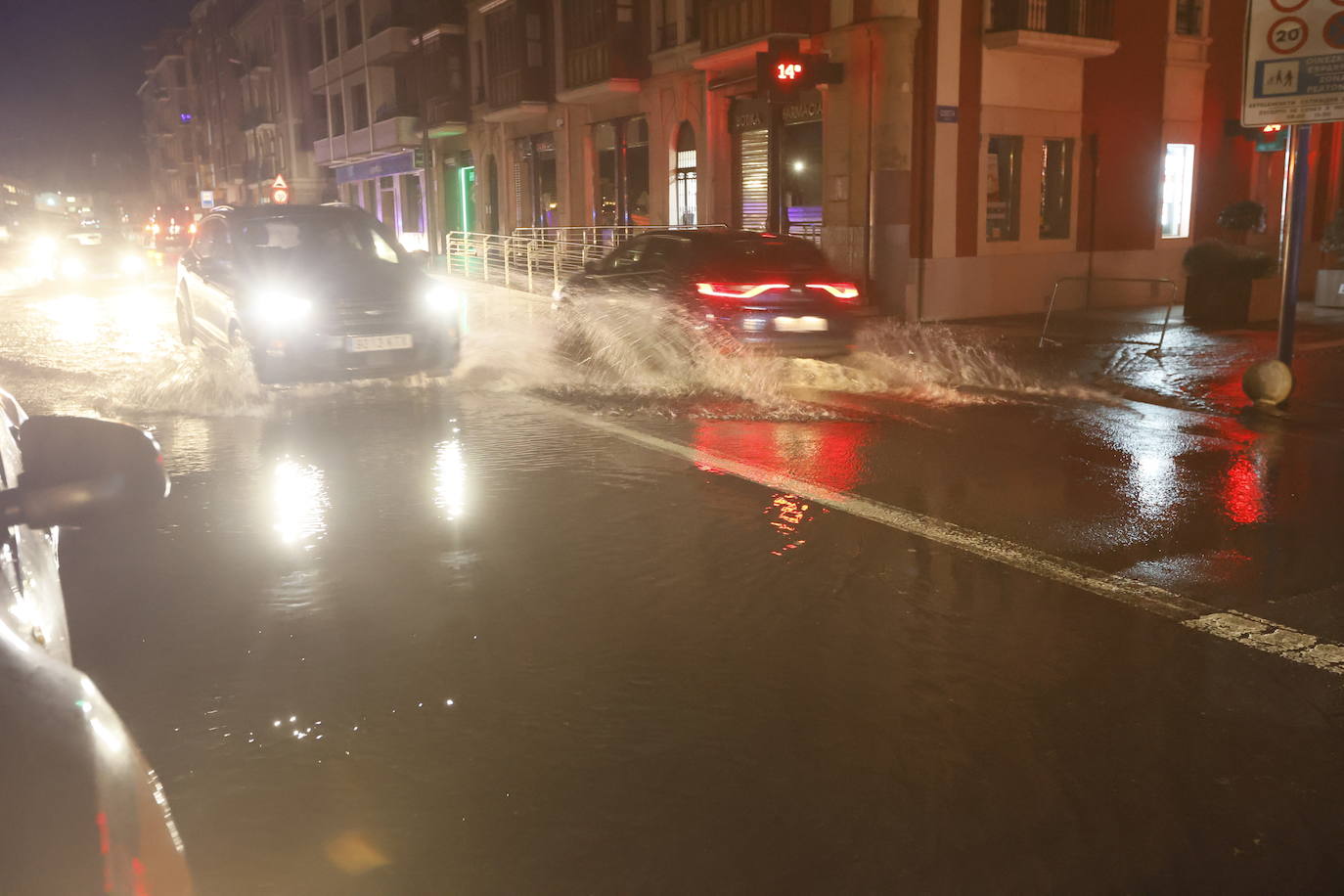 La pleamar provoca inundaciones en Erandio y Bilbao