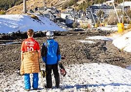 El barro llena las pistas de Sierra Nevada.