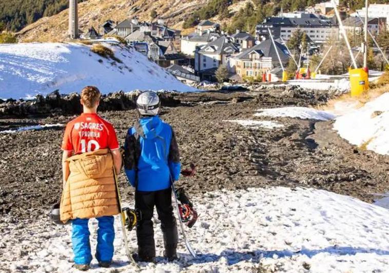 El barro llena las pistas de Sierra Nevada.